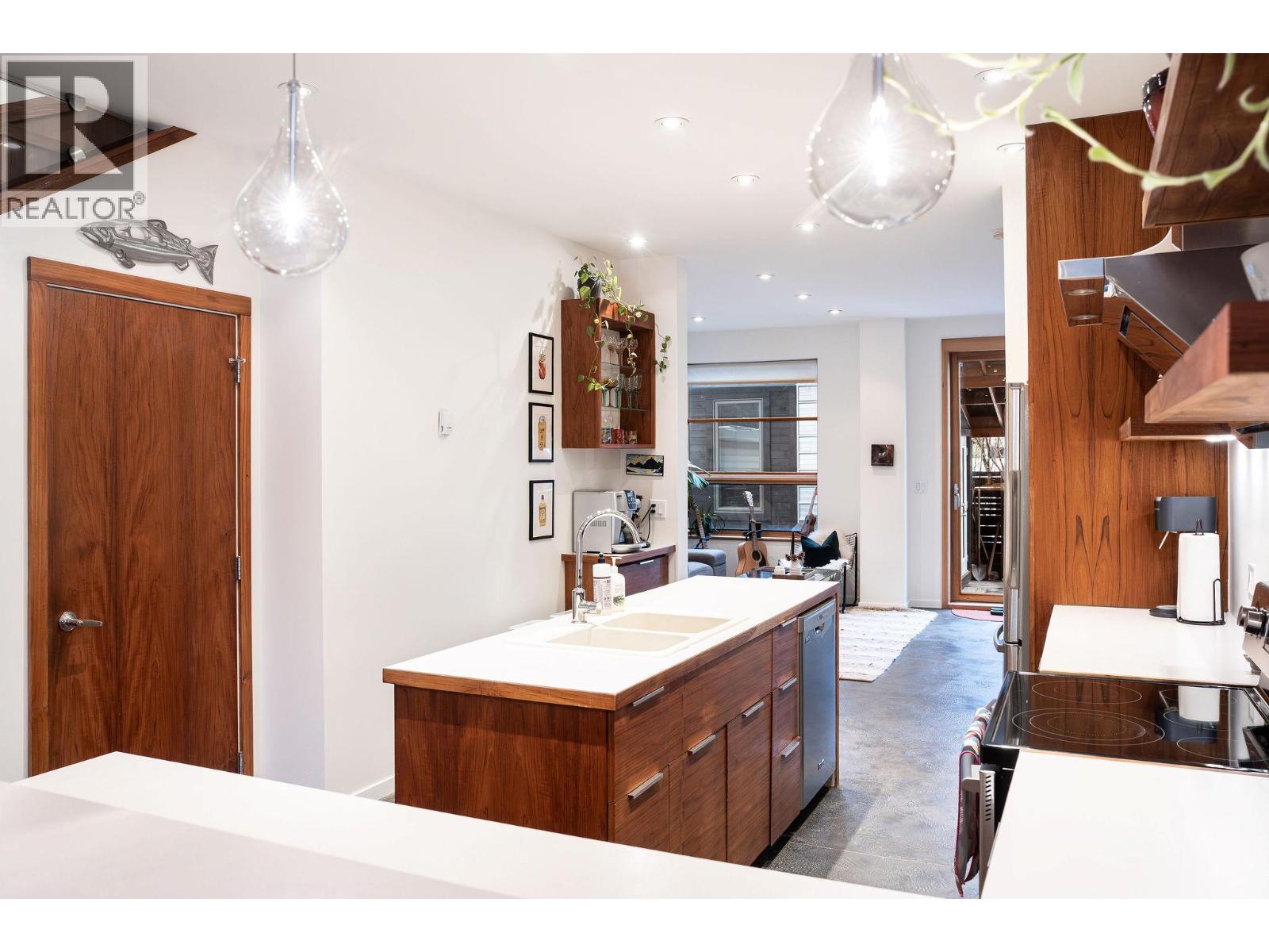 504 Ninth Street E, Revelstoke