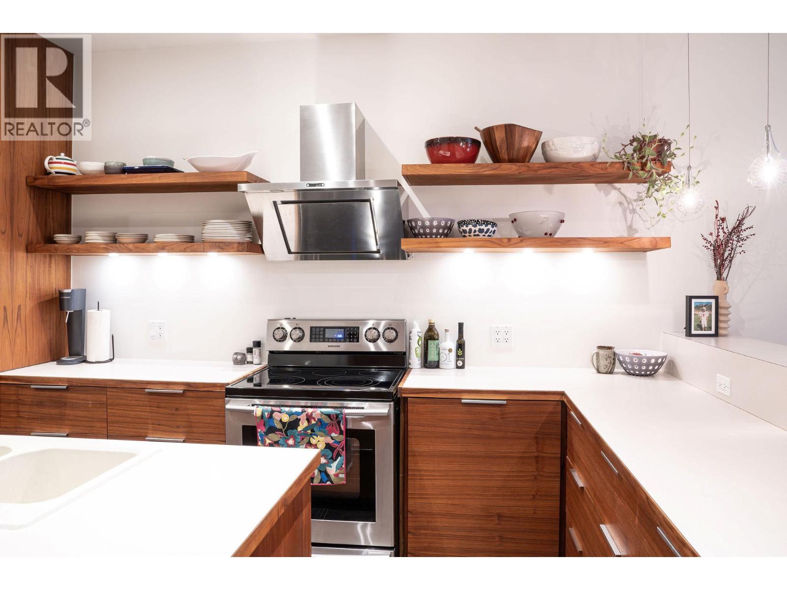 504 Ninth Street E, Revelstoke