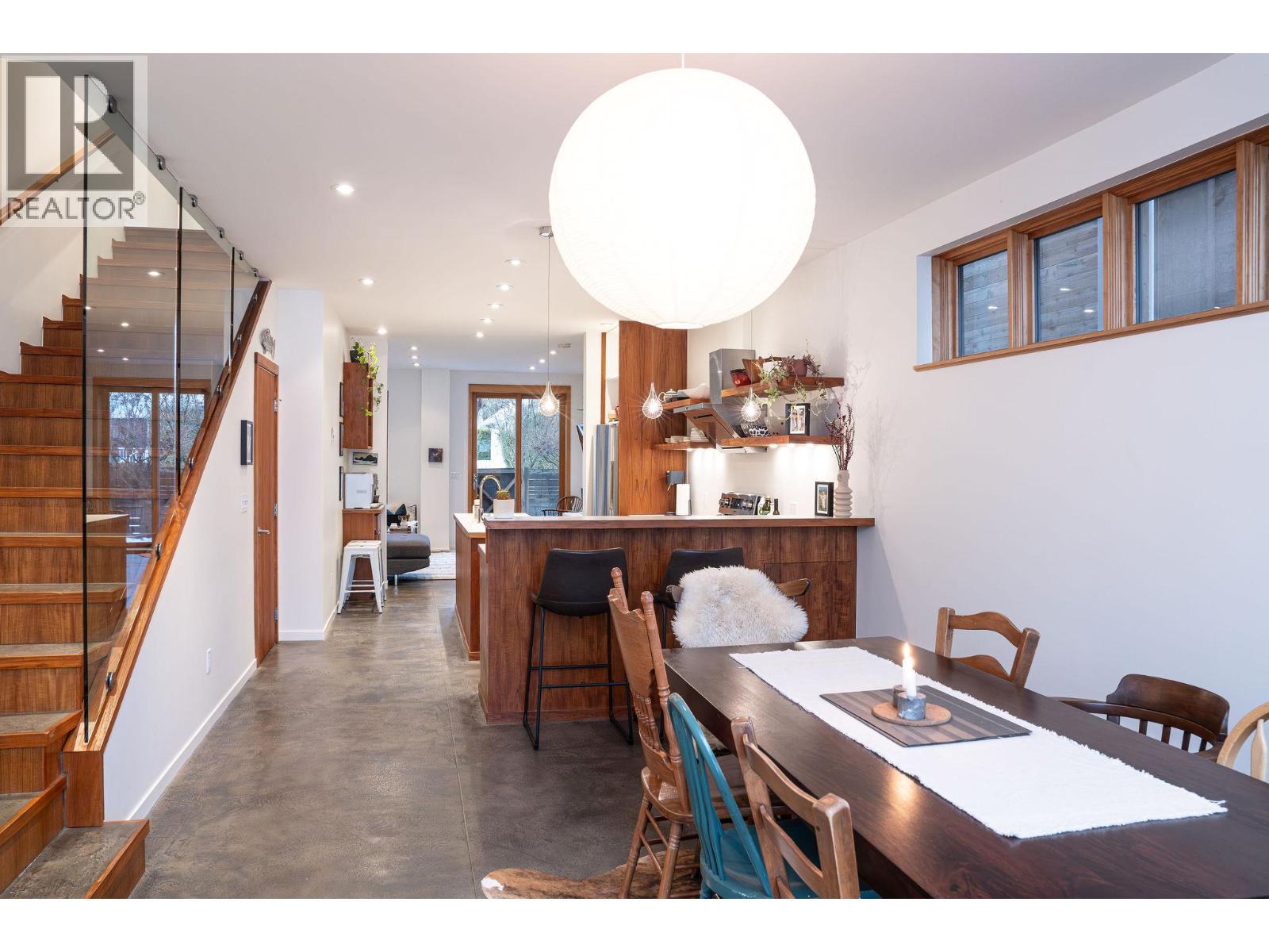 504 Ninth Street E, Revelstoke