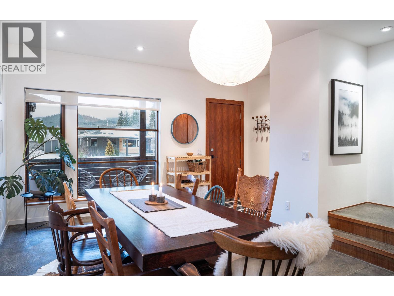 504 Ninth Street E, Revelstoke