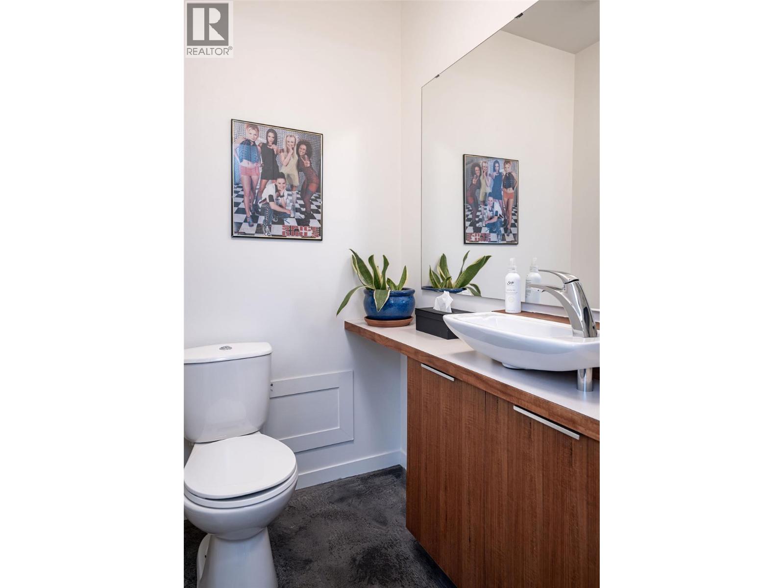 504 Ninth Street E, Revelstoke