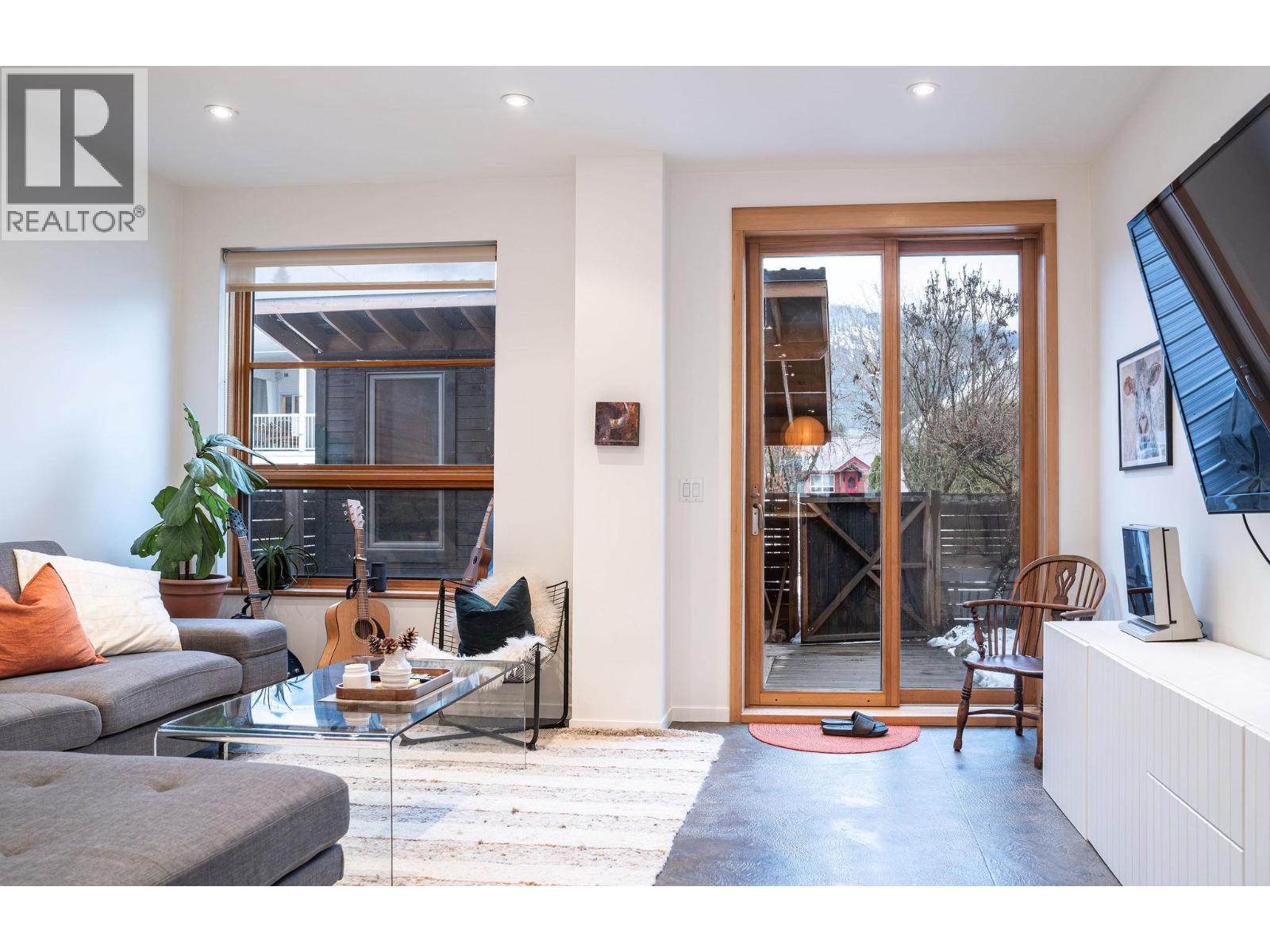 504 Ninth Street E, Revelstoke