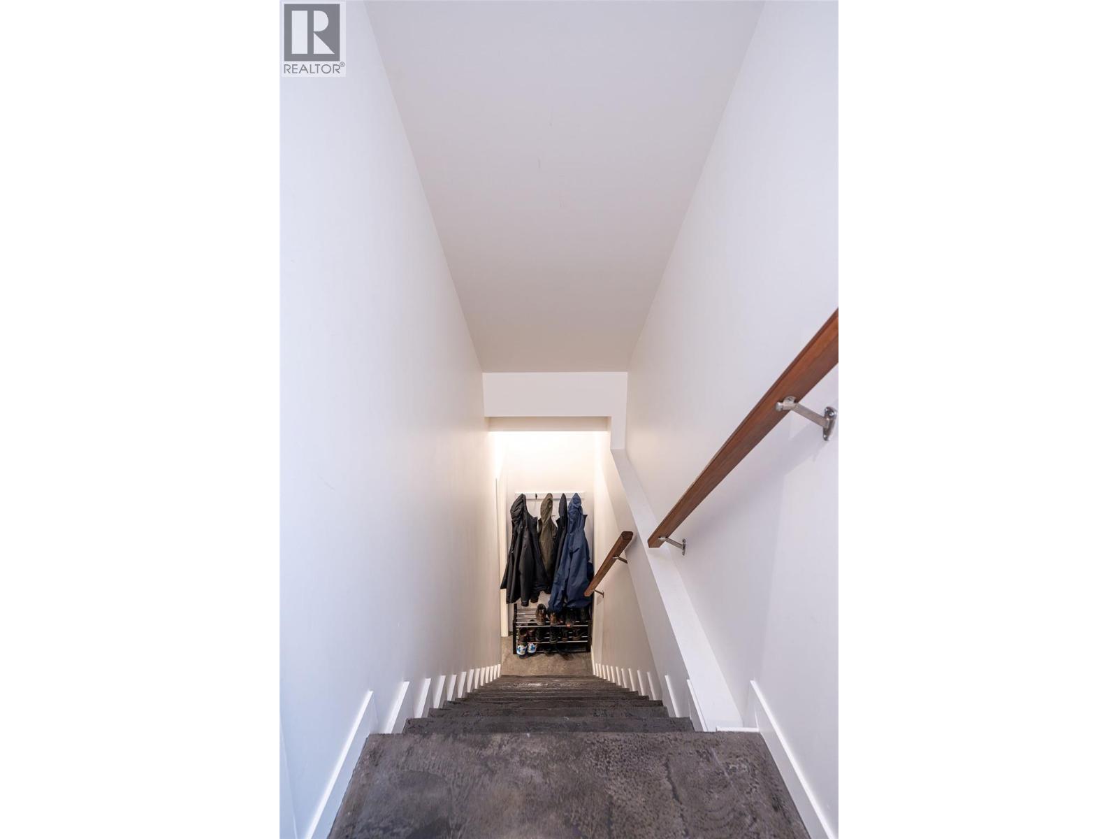 504 Ninth Street E, Revelstoke