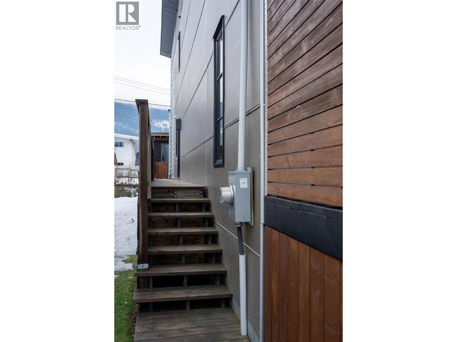 504 Ninth Street E, Revelstoke