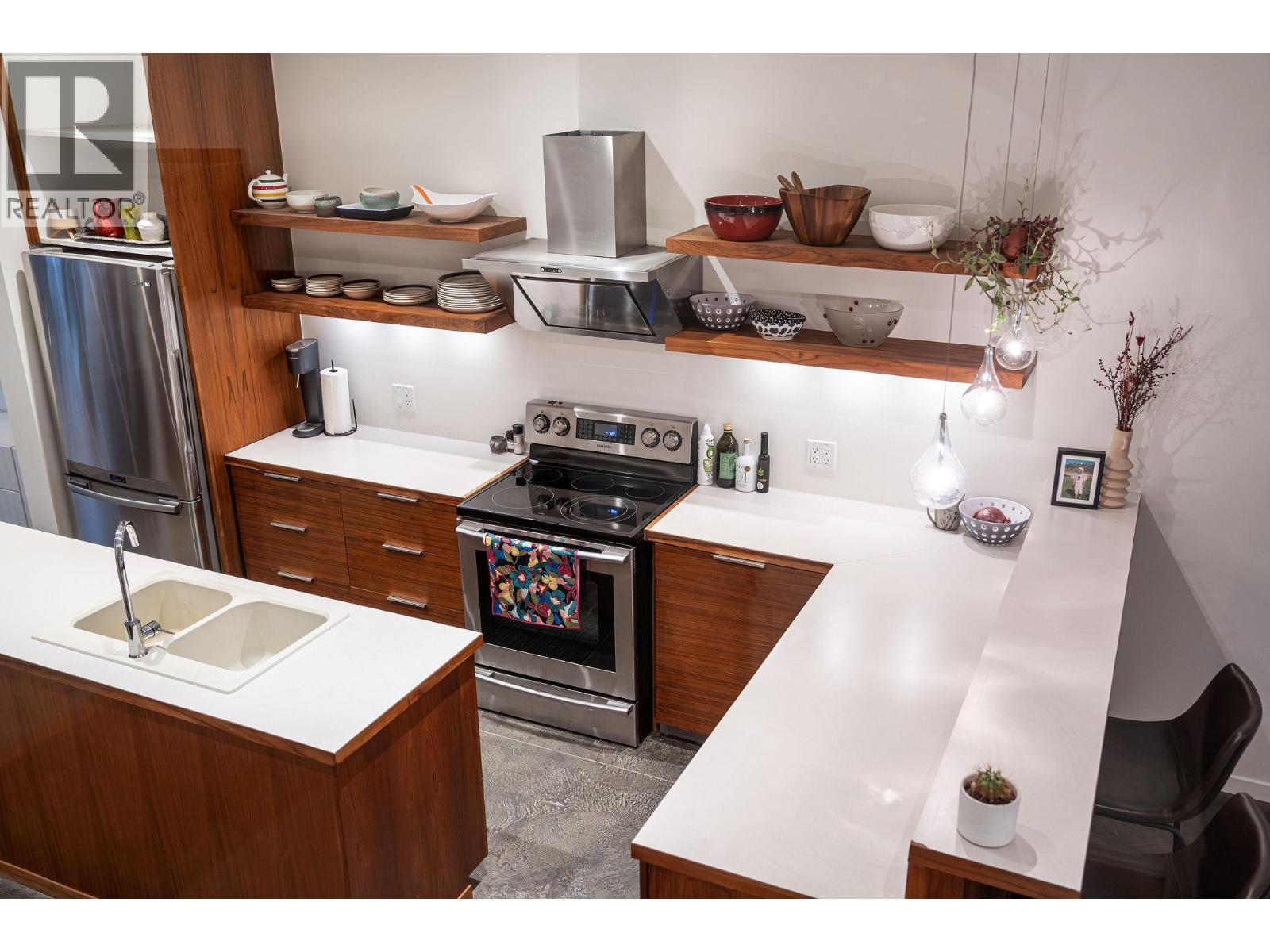 504 Ninth Street E, Revelstoke