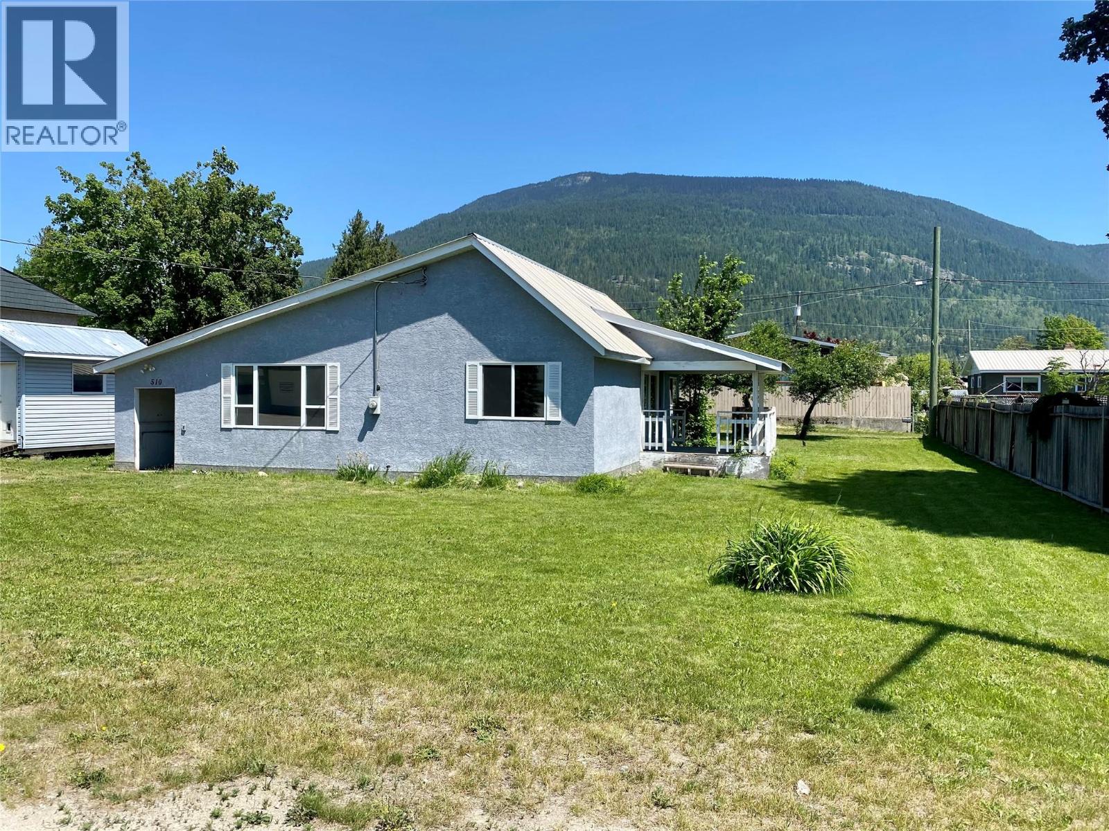 510 Tenth Street E, Revelstoke