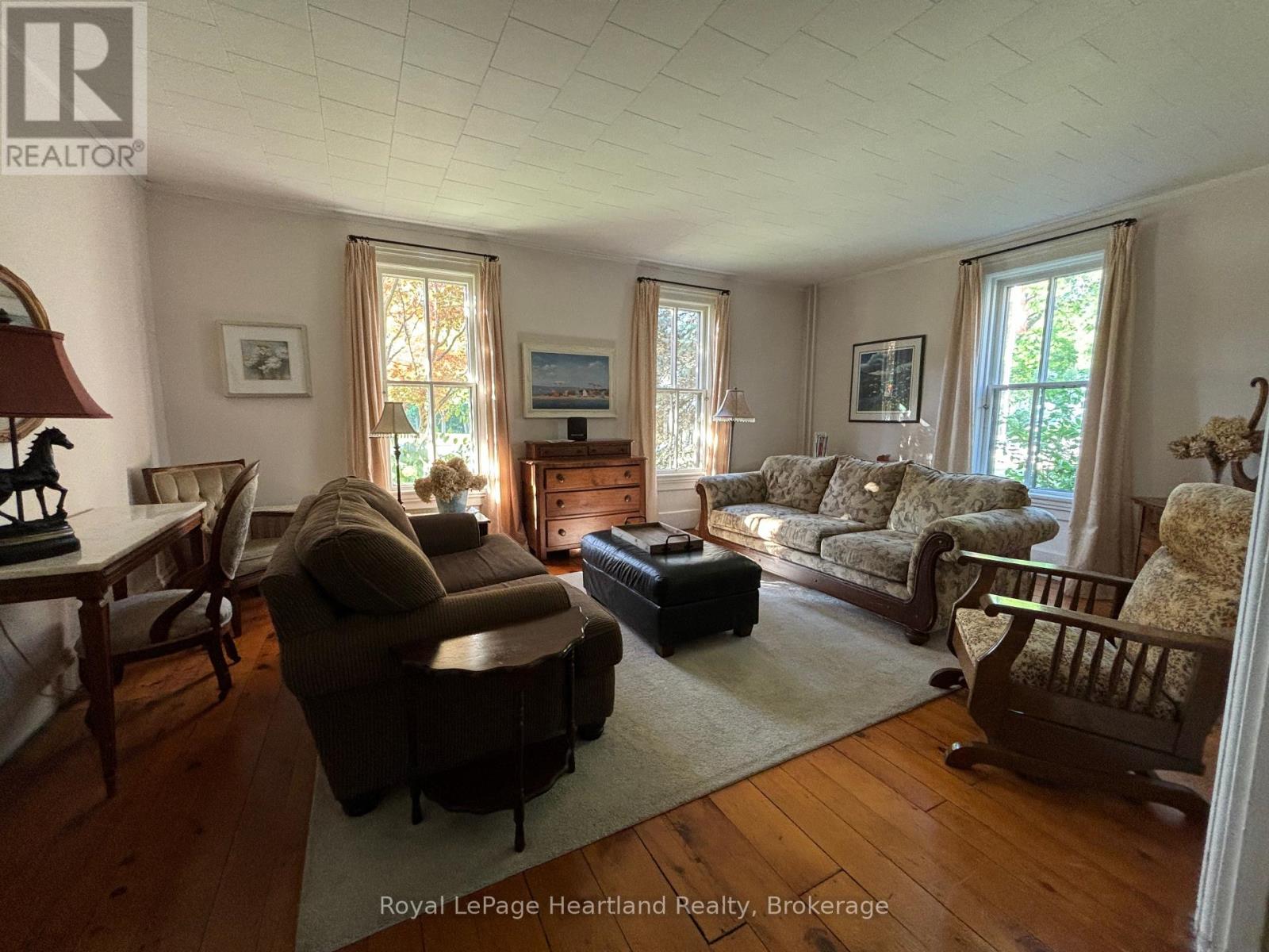 261 COBOURG STREET - Photo 3 of 12, Goderich (Goderich (Town)), Ontario