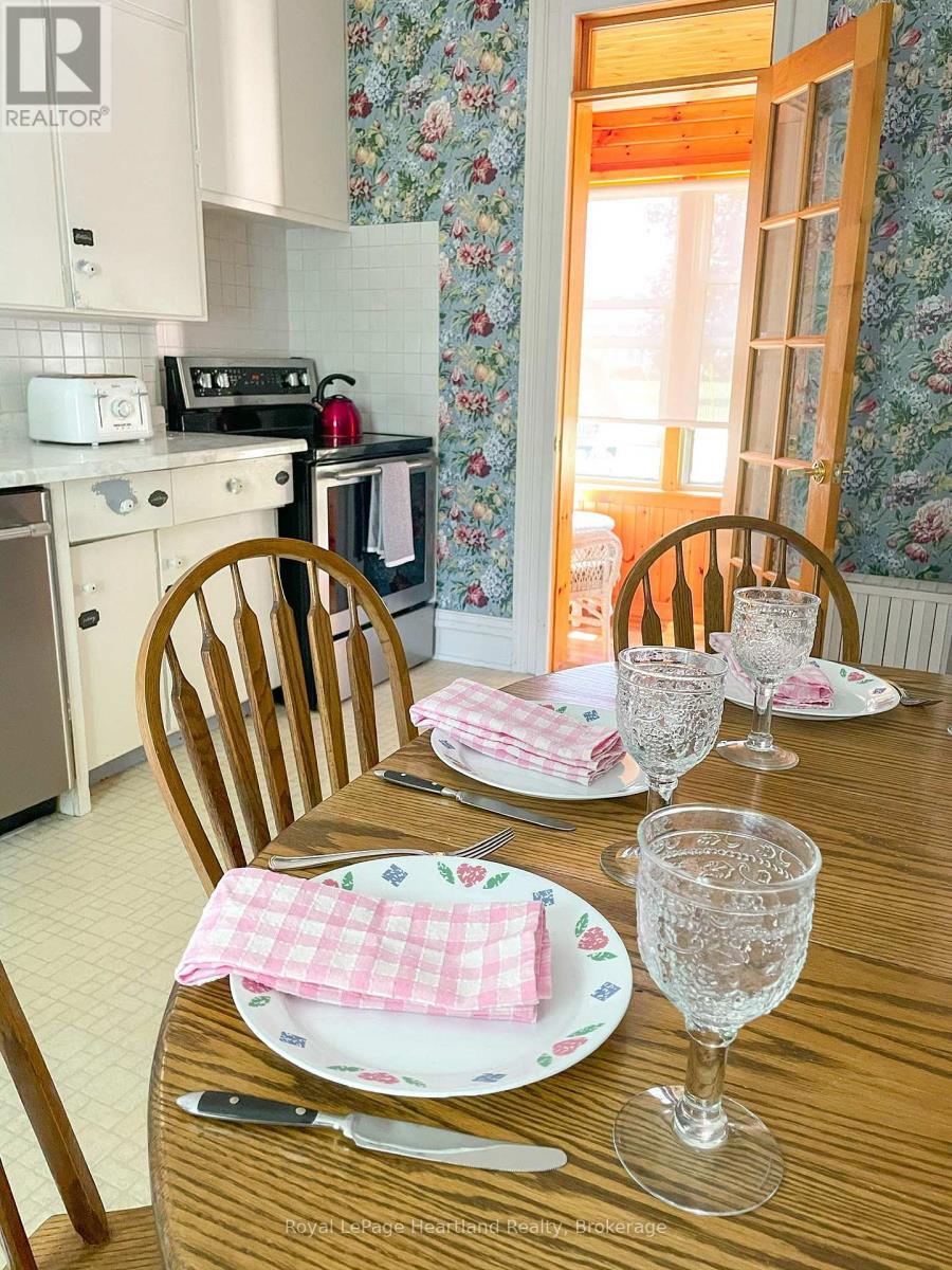 261 COBOURG STREET - Photo 4 of 12, Goderich (Goderich (Town)), Ontario