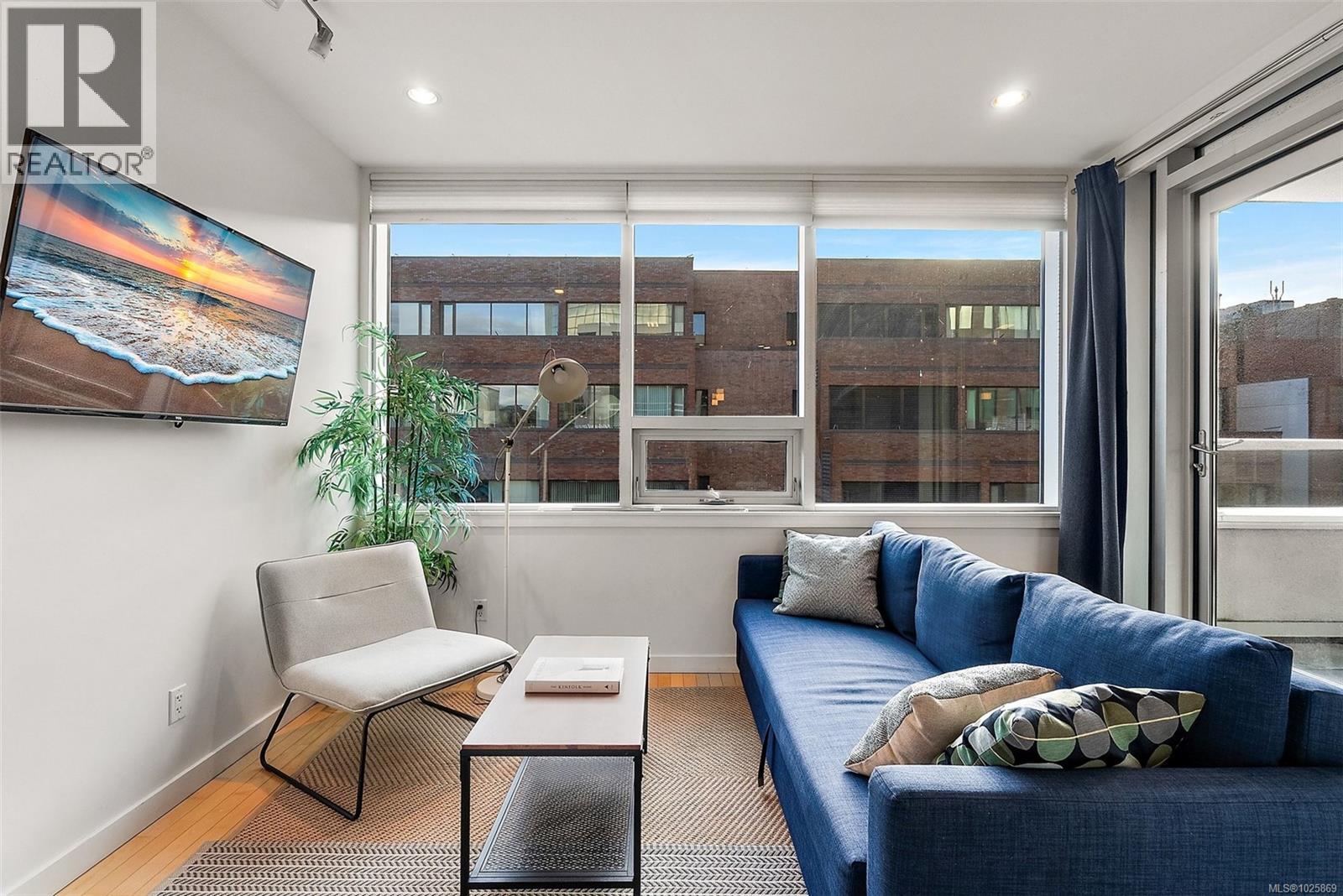 #404 732 BROUGHTON ST - 10