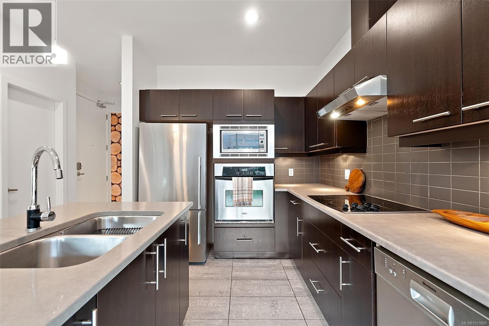 #404 732 BROUGHTON ST - 6