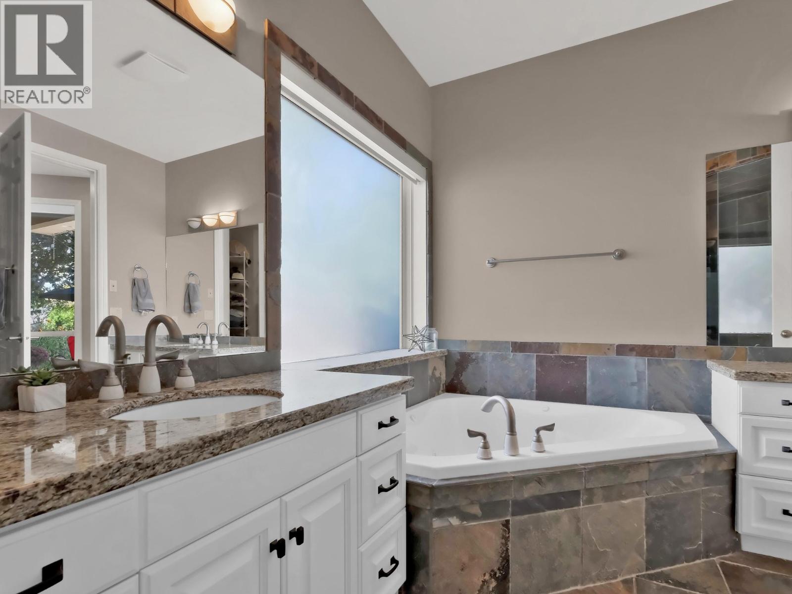  3063 Thacker Drive, West Kelowna