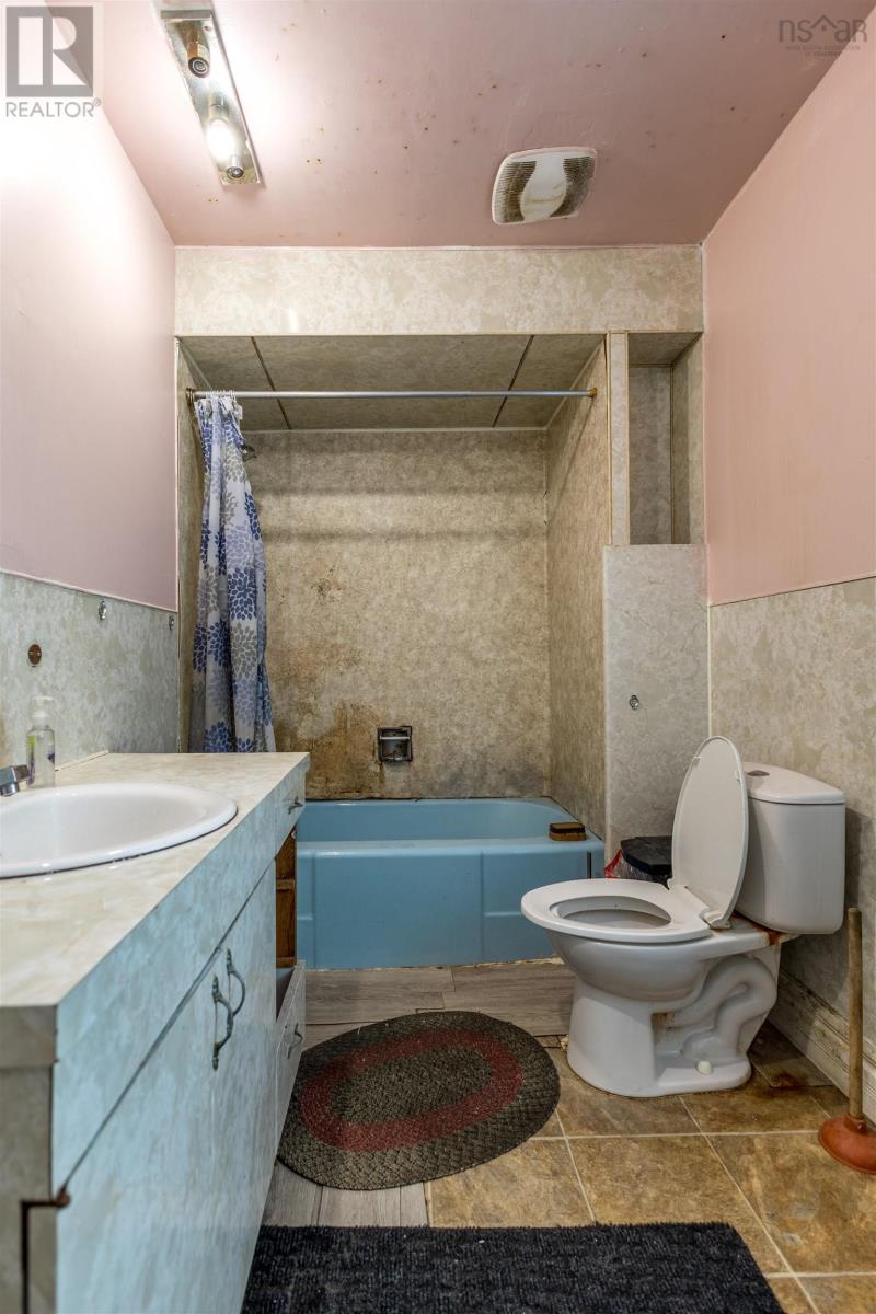 Property 28 of 48 of 324 York Street