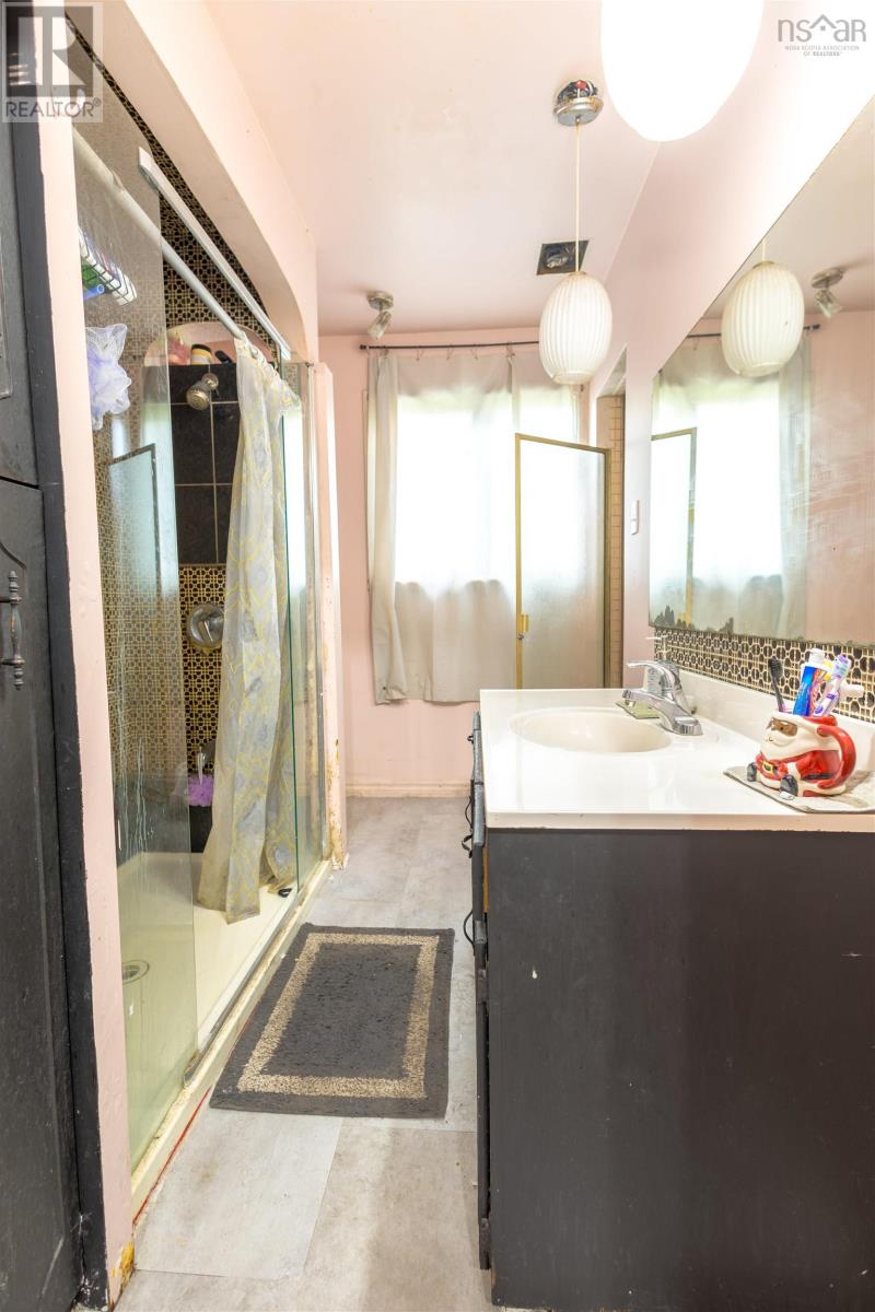 Property 22 of 48 of 324 York Street