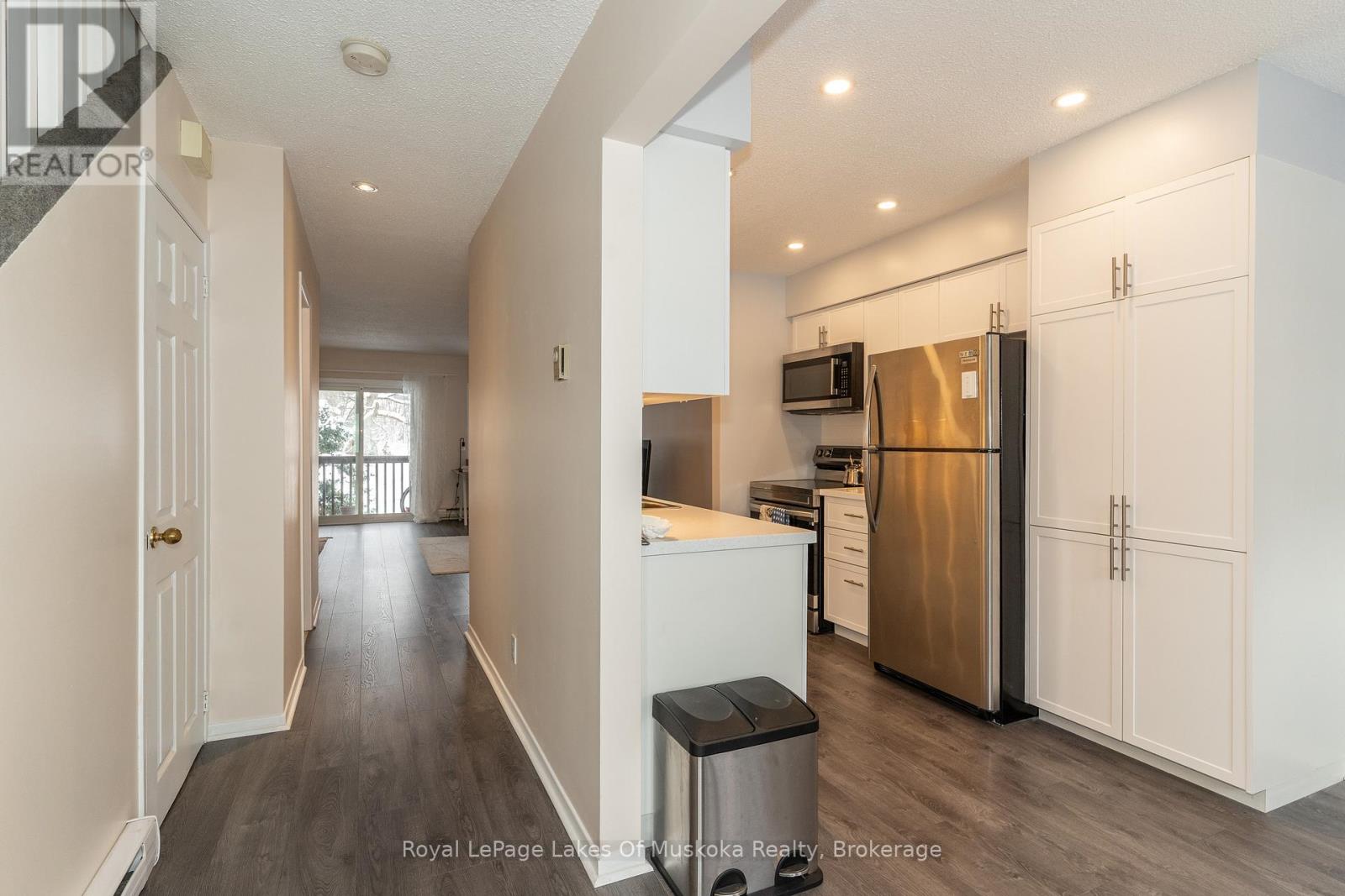 #10 142 ECCLESTONE DRIVE - 10