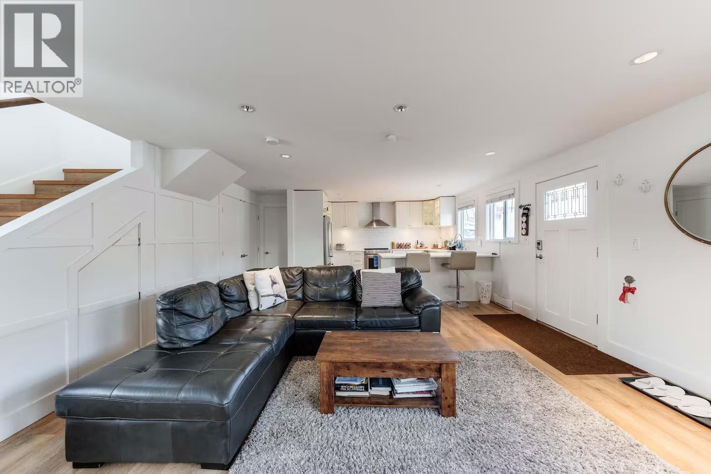 A015 415 ESPLANADE AVENUE, North Vancouver