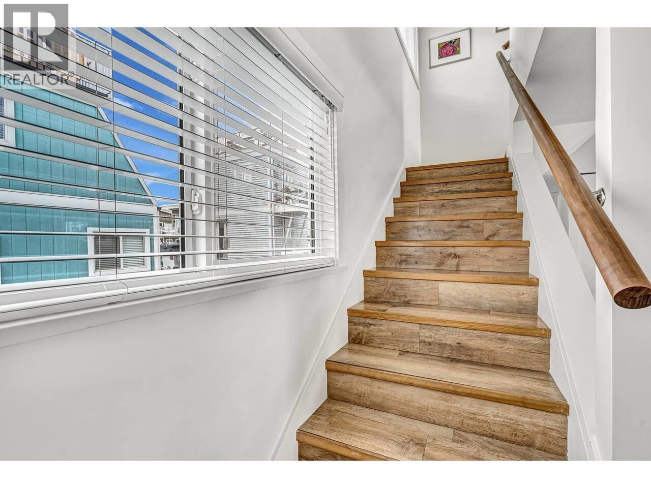 A015 415 ESPLANADE AVENUE, North Vancouver