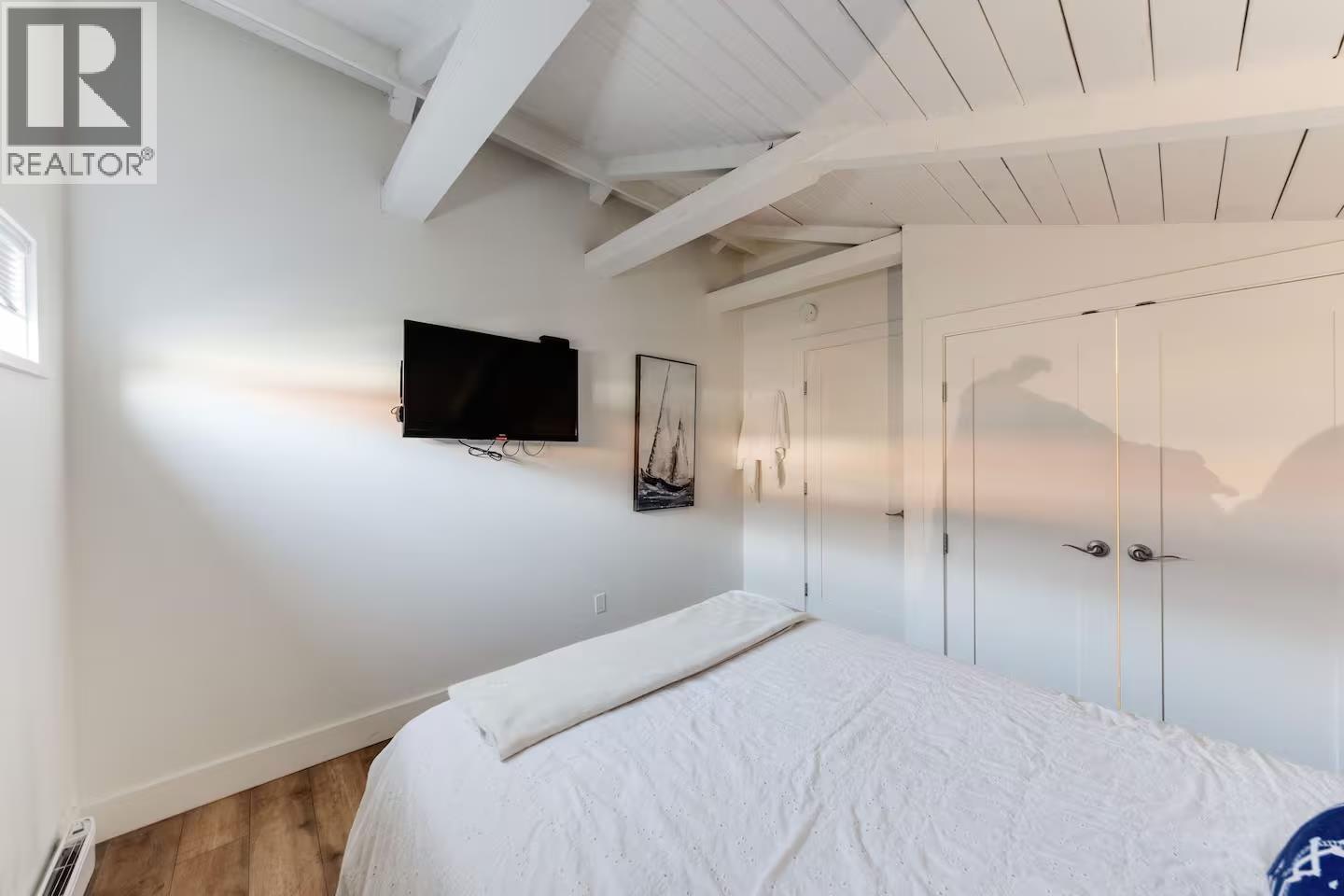 A015 415 ESPLANADE AVENUE, North Vancouver