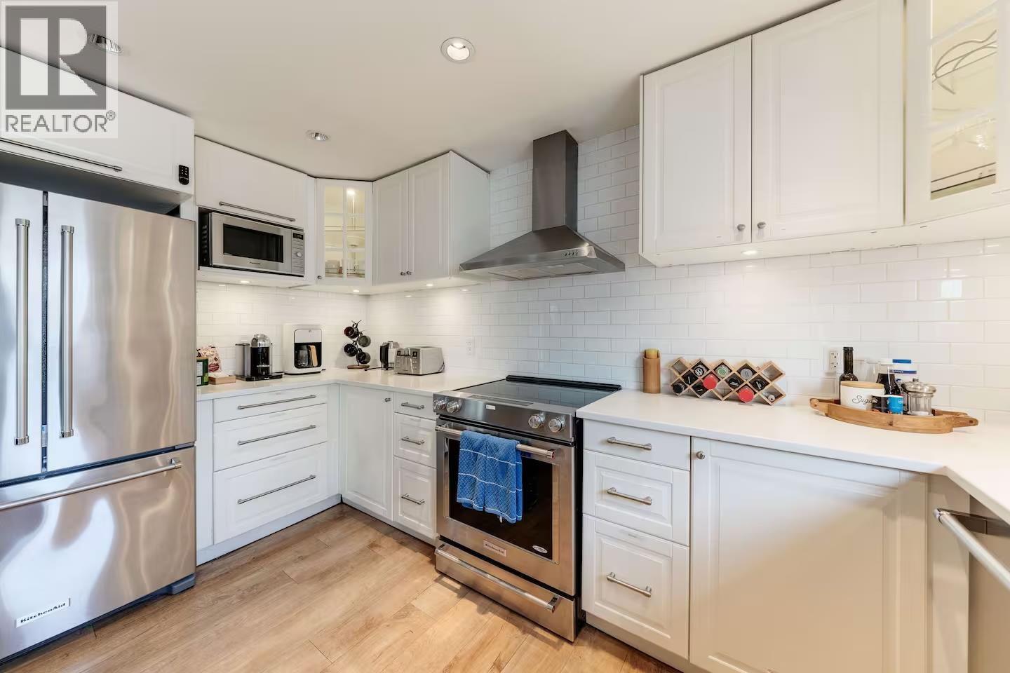 A015 415 ESPLANADE AVENUE, North Vancouver