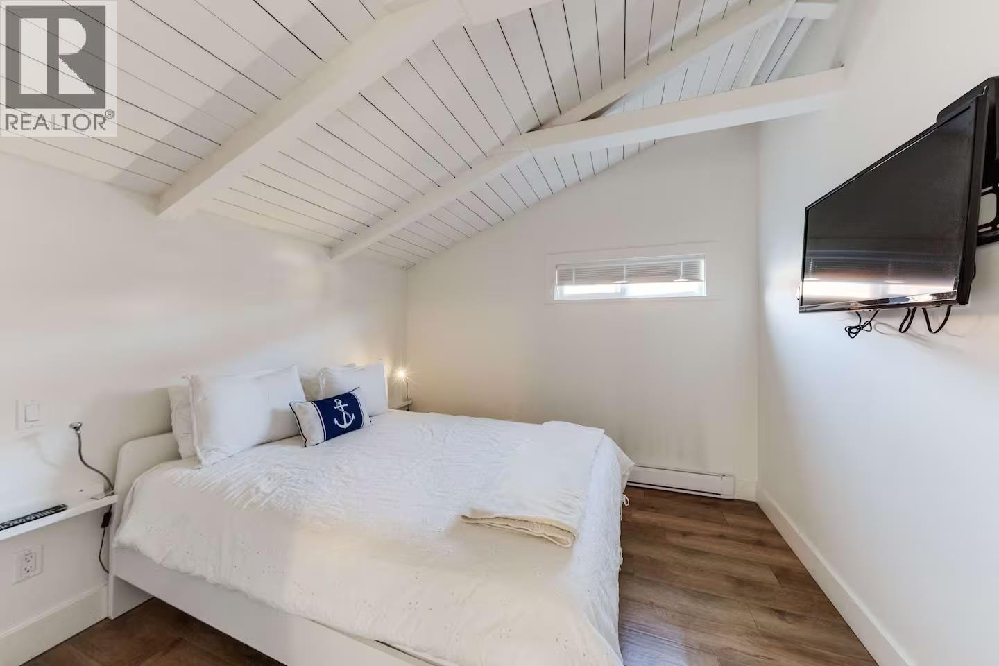 A015 415 ESPLANADE AVENUE, North Vancouver