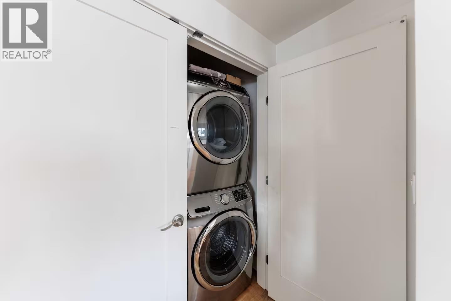 A015 415 ESPLANADE AVENUE, North Vancouver