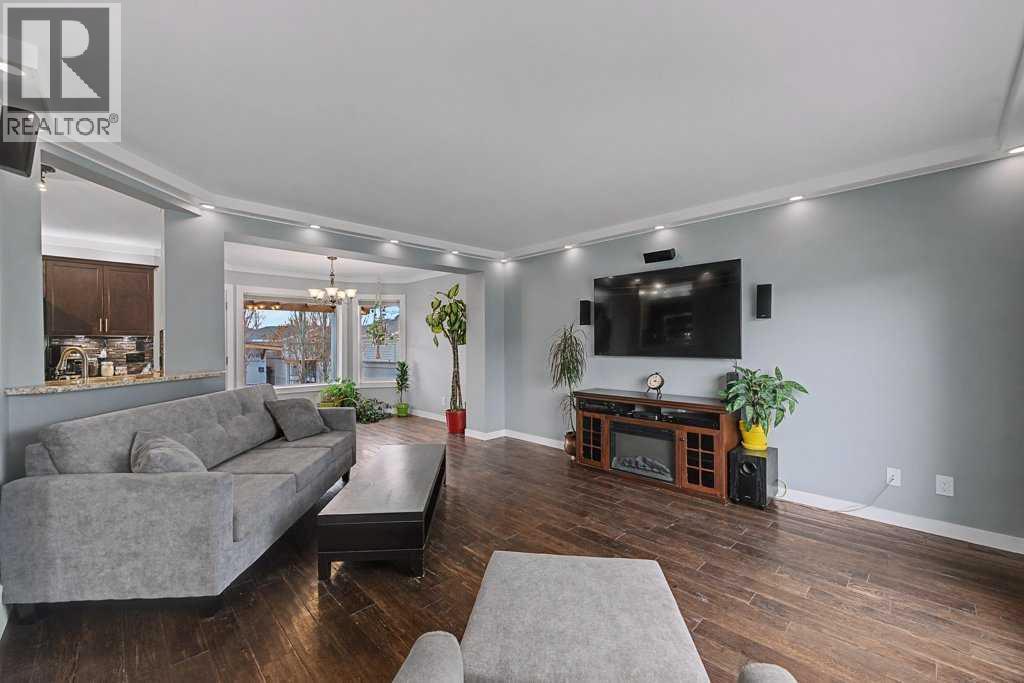 Single Family House for Sale in  Somerside Common SW Somerset Calgary 