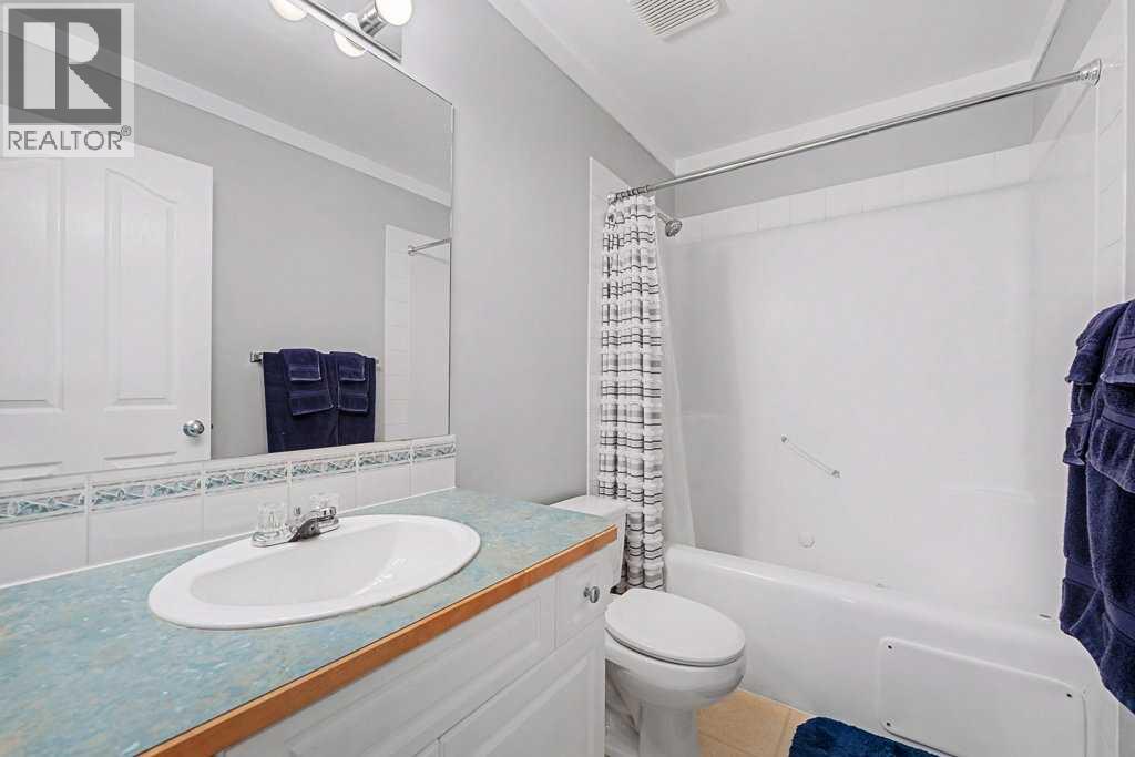 Single Family House for Sale in  Somerside Common SW Somerset Calgary 