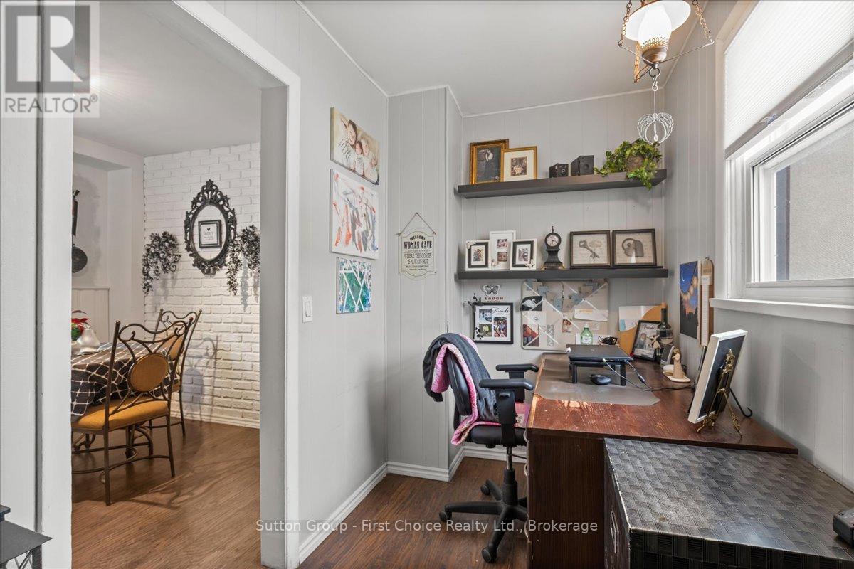 369 11TH AVENUE - Photo 4 of 40, Hanover, Ontario