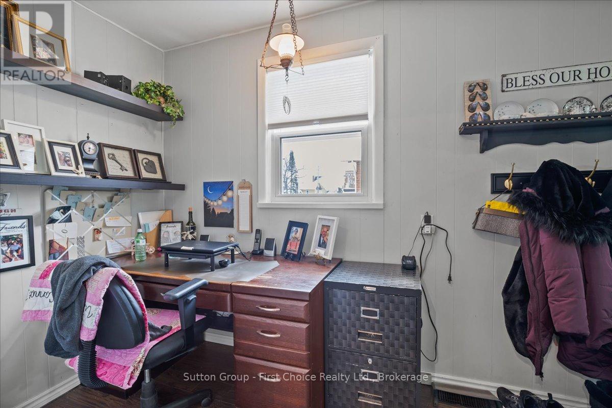 369 11TH AVENUE - Photo 5 of 40, Hanover, Ontario