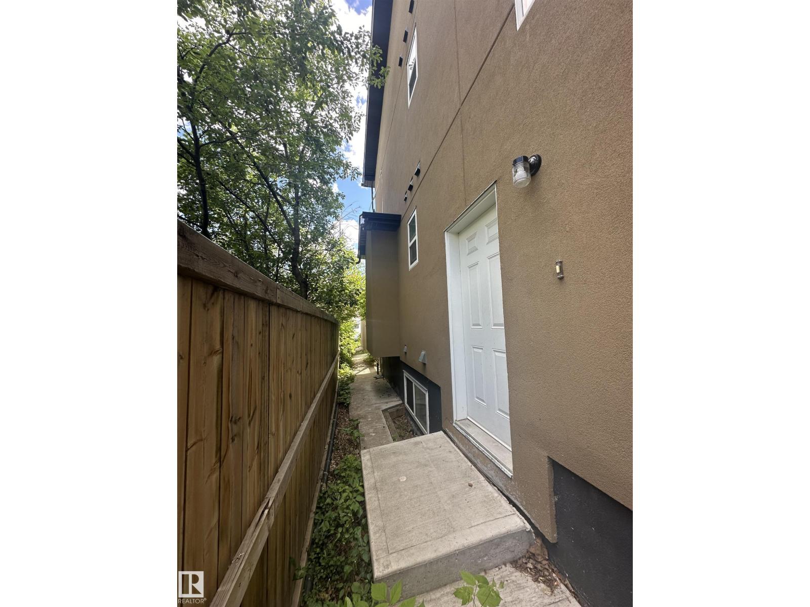 10935 76 AV NW, Edmonton