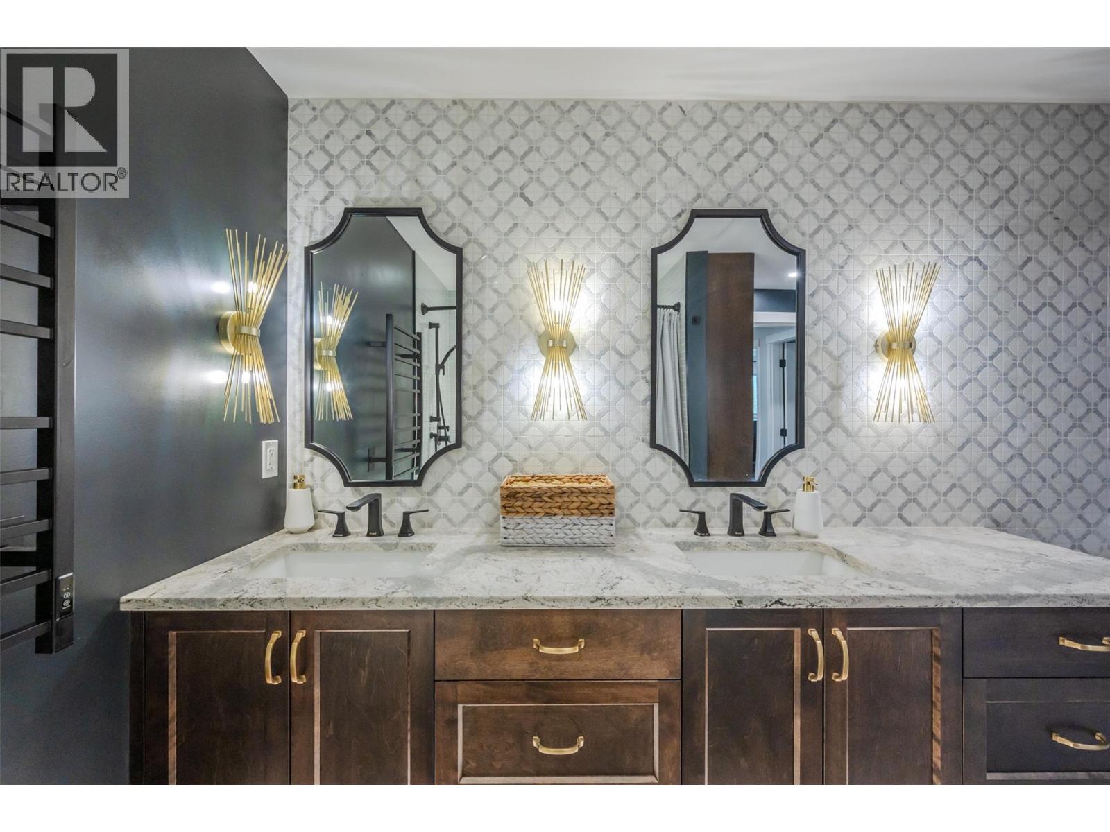 6521 BELLEVUE Drive, Oliver