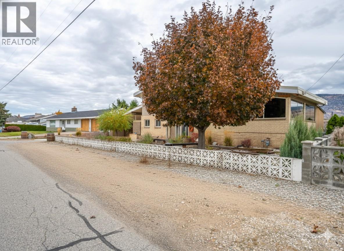 6521 BELLEVUE Drive, Oliver