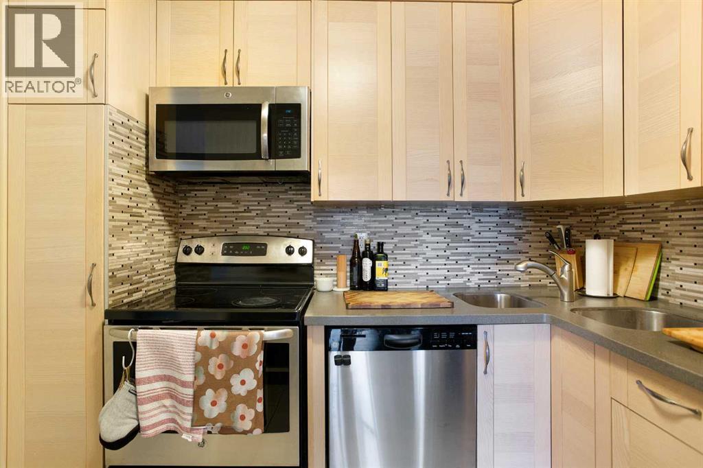 Single Family House for Sale in    Street NE Renfrew Calgary 