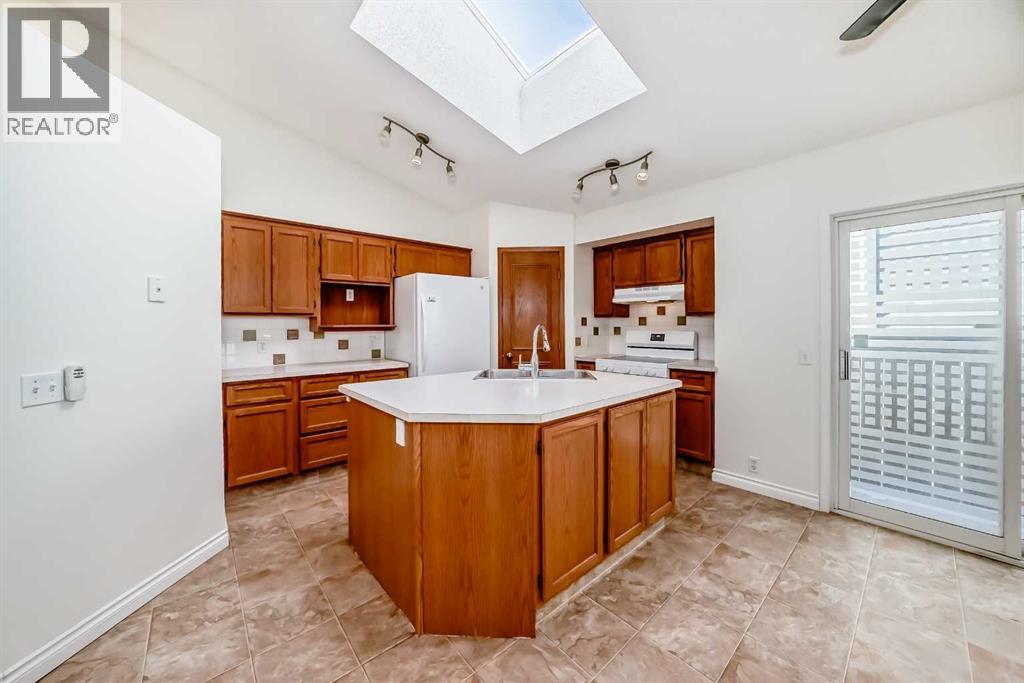 Single Family House 4 Level for Sale in  Hidden Valley Drive NW Hidden Valley Calgary 