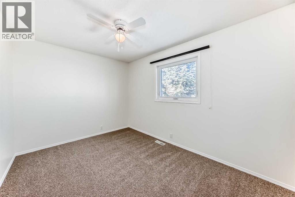 Single Family House 4 Level for Sale in  Hidden Valley Drive NW Hidden Valley Calgary 