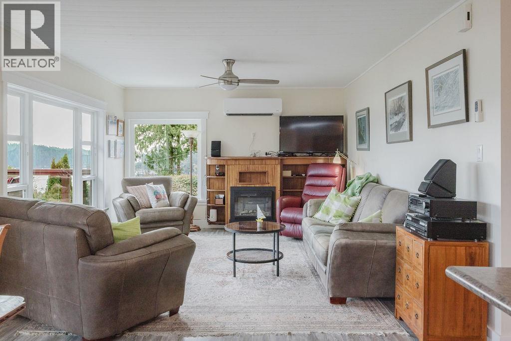 591 GIBSONS WAY, Gibsons