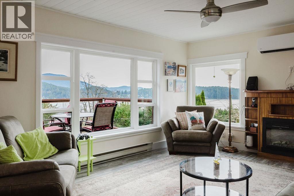 591 GIBSONS WAY, Gibsons