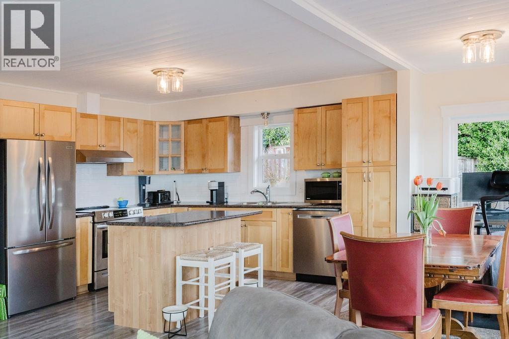 591 GIBSONS WAY, Gibsons