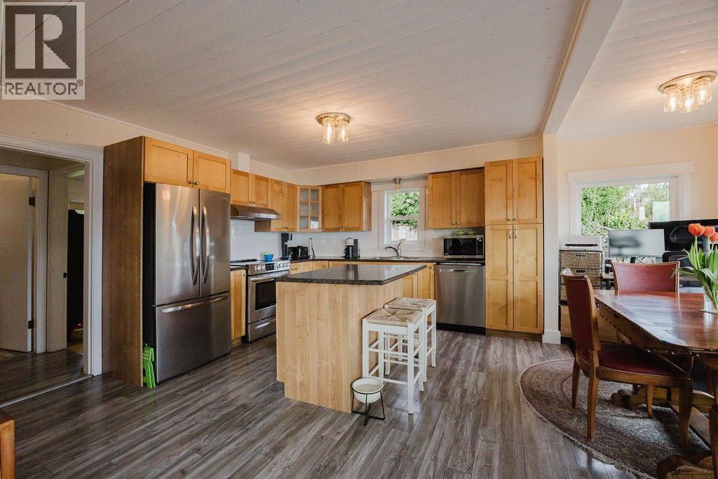 591 GIBSONS WAY, Gibsons