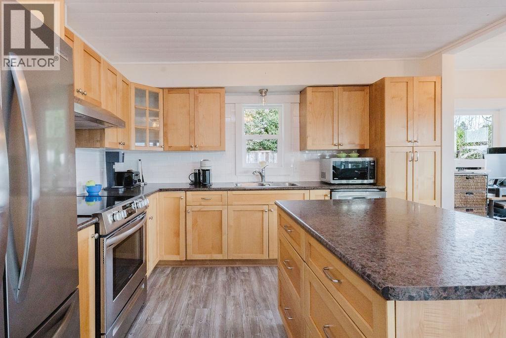 591 GIBSONS WAY, Gibsons