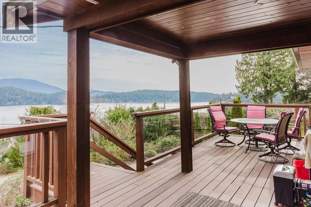 591 GIBSONS WAY, Gibsons