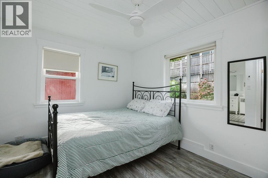 591 GIBSONS WAY, Gibsons