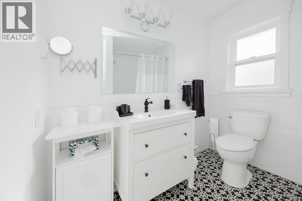 591 GIBSONS WAY, Gibsons