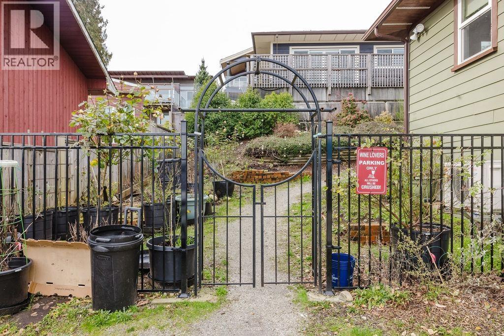 591 GIBSONS WAY, Gibsons