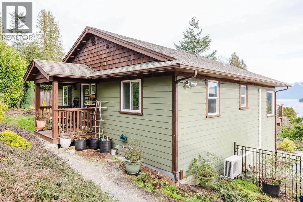 591 GIBSONS WAY, Gibsons