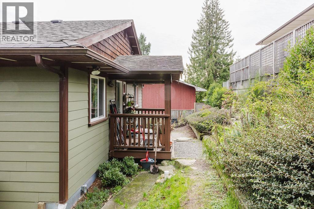 591 GIBSONS WAY, Gibsons