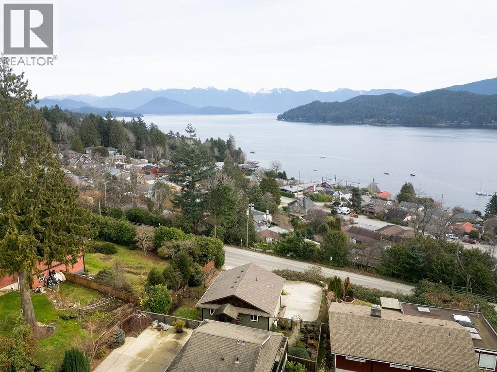 591 GIBSONS WAY, Gibsons