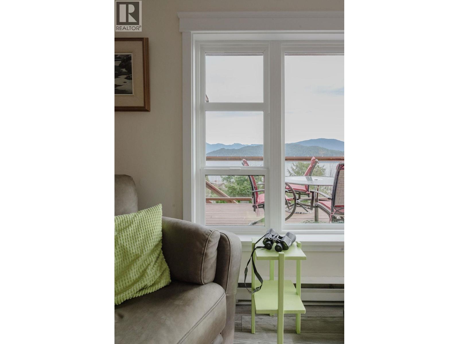 591 GIBSONS WAY, Gibsons