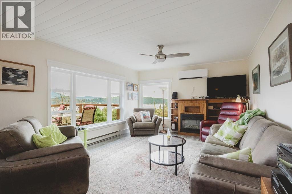 591 GIBSONS WAY, Gibsons