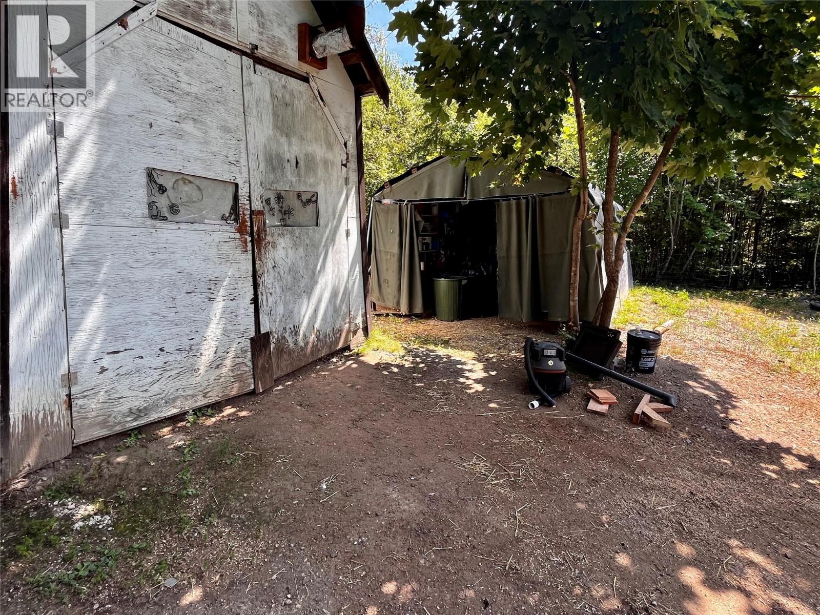 1701 Highway 23 Highway, Nakusp