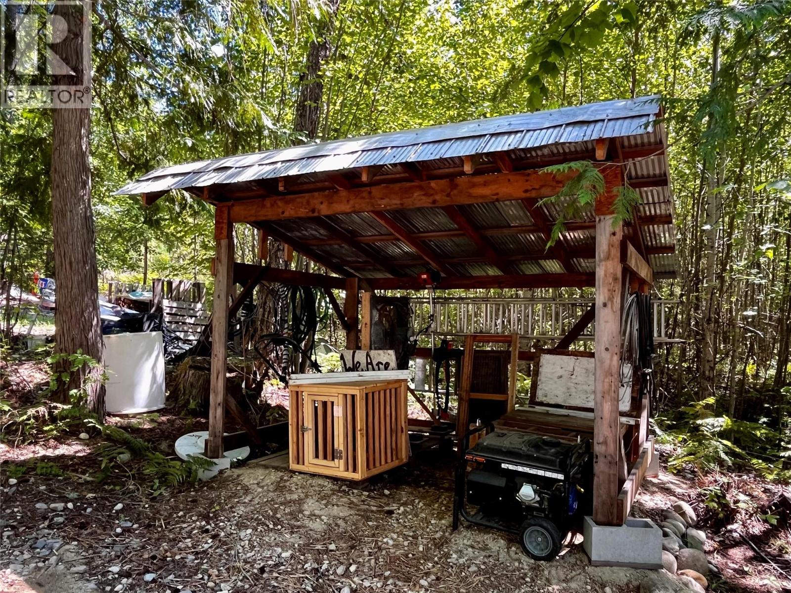 1701 Highway 23 Highway, Nakusp